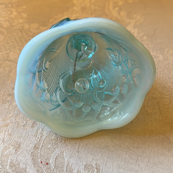 Vintage Fenton Lily of the Valley Blue Opalescent glass bell, original sticker - Picture 5 of 7